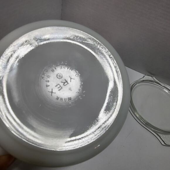 Yellow and White Pyrex Casserole Dishes 1.5 PT- 1QT Town and Country Vintage 70s - Picture 7 of 10